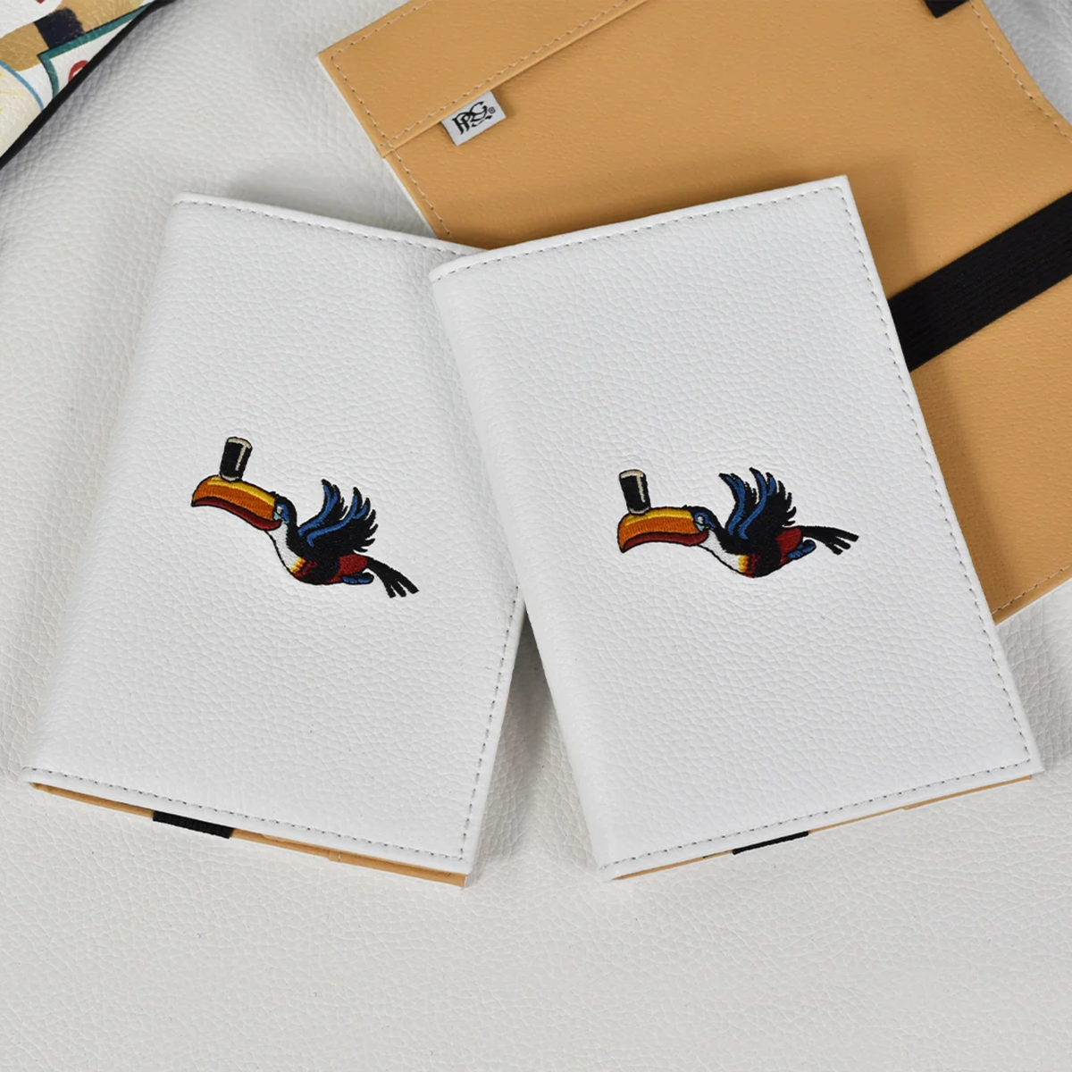 D2C GUINNESS TOUCAN SCORE CARD HOLDER WHT
